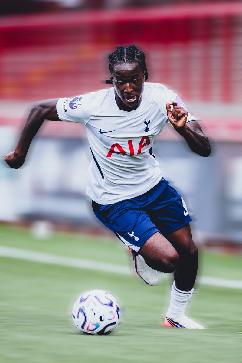 Tottenham player sprinting onto the ball, motion blur edit